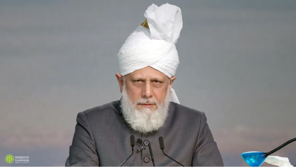 Head of Ahmadiyya Muslim Community Challenges Critics of Islam During Concluding Address at 49th Jalsa Salana UK 